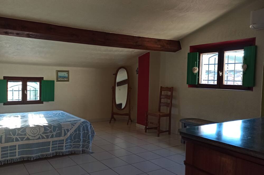 Photo of Bedroom in Villeneuve-les-Beziers