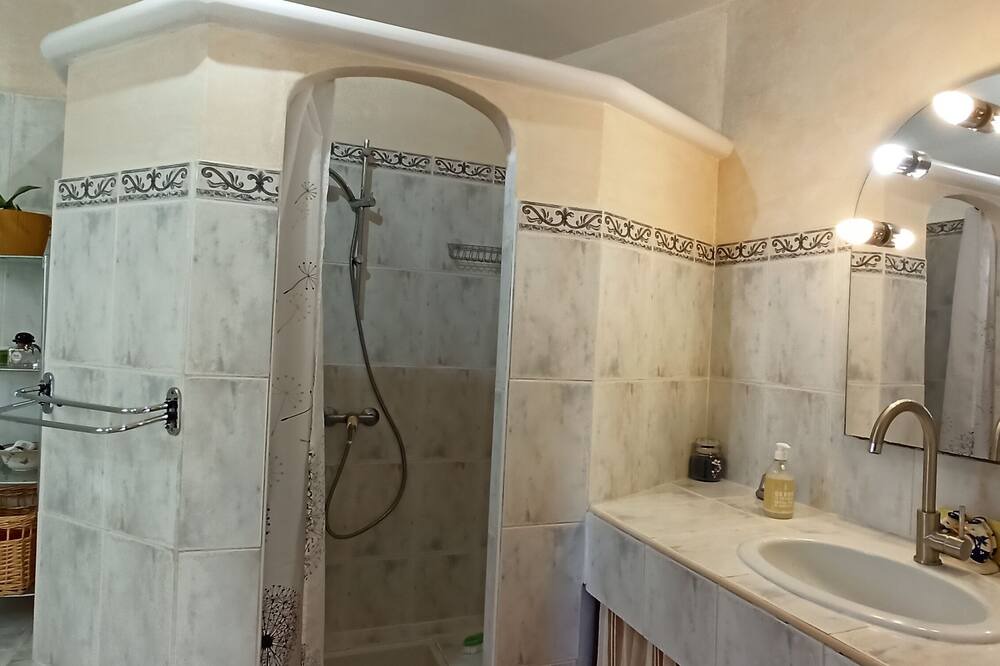 Photo of Bathroom in Villeneuve-les-Beziers