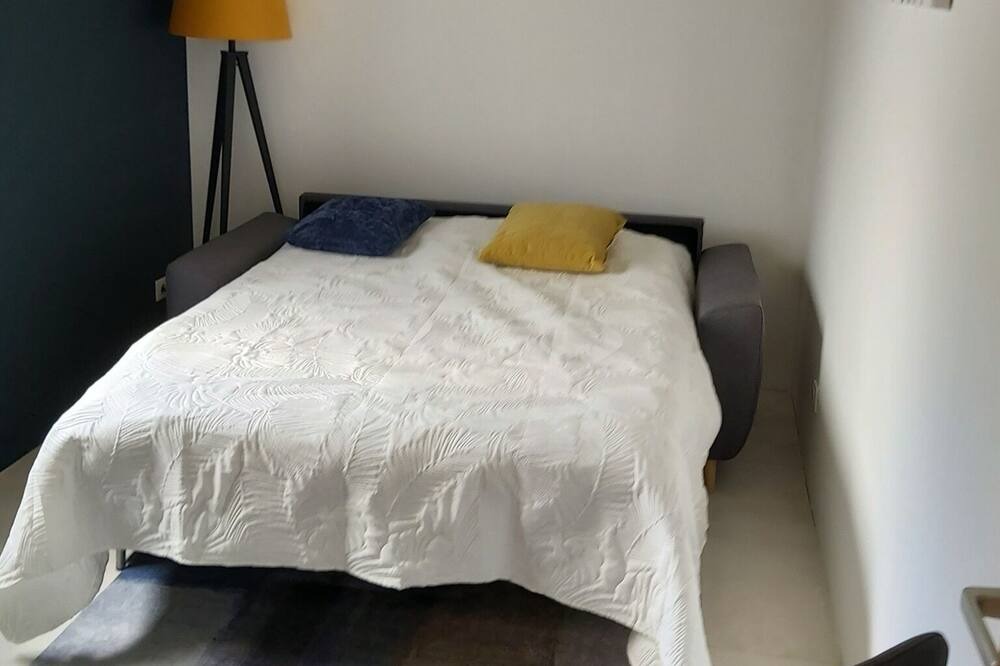 Photo of Bedroom in Montaren-et-Saint-Mediers