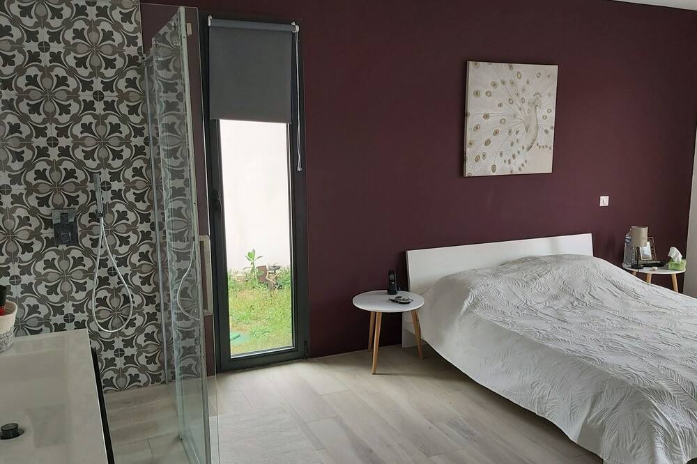 Photo of Bedroom in Montaren-et-Saint-Mediers
