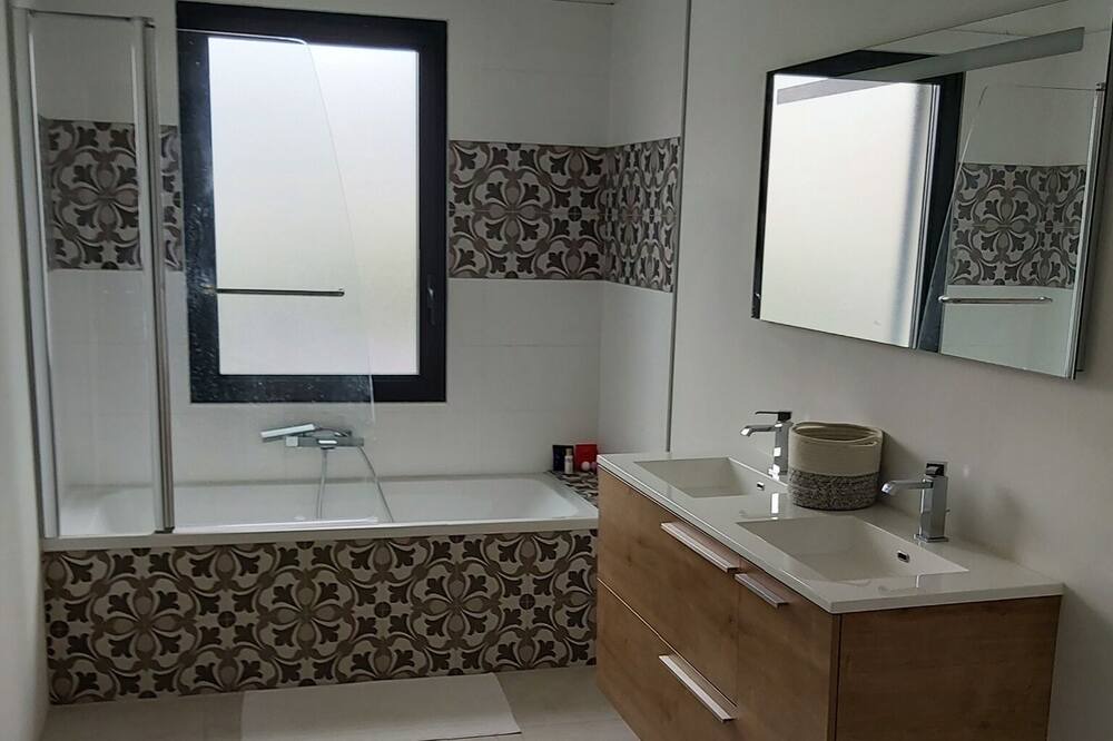 Photo of Bathroom in Montaren-et-Saint-Mediers