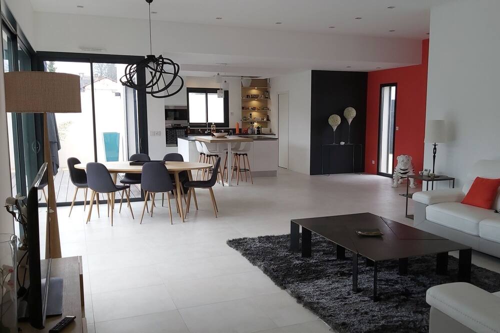 Photo of Livingroom in Montaren-et-Saint-Mediers
