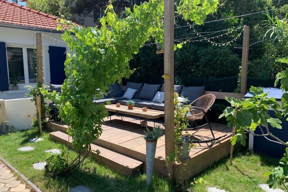 Photo of Outdoor in Montolivet