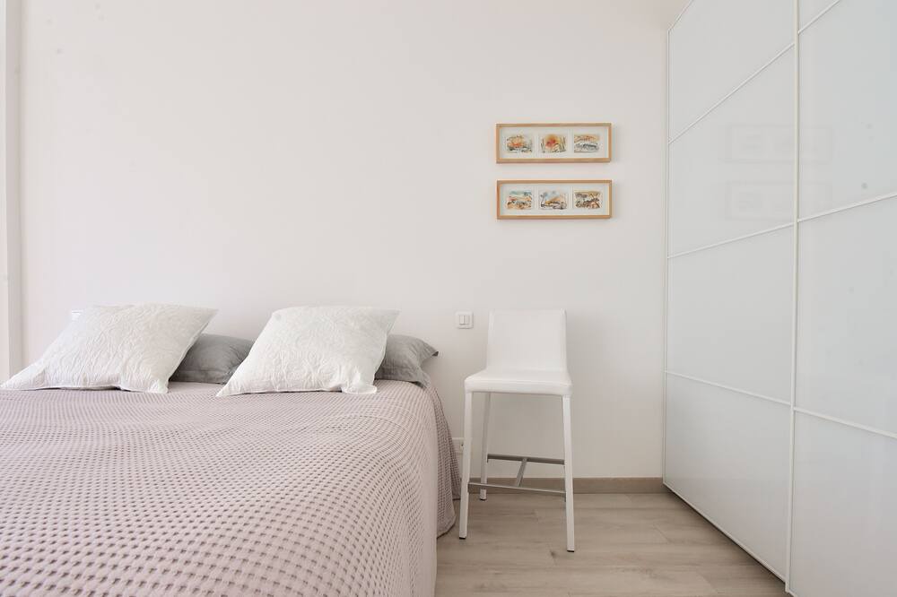 Photo of Bedroom in California - Pezou