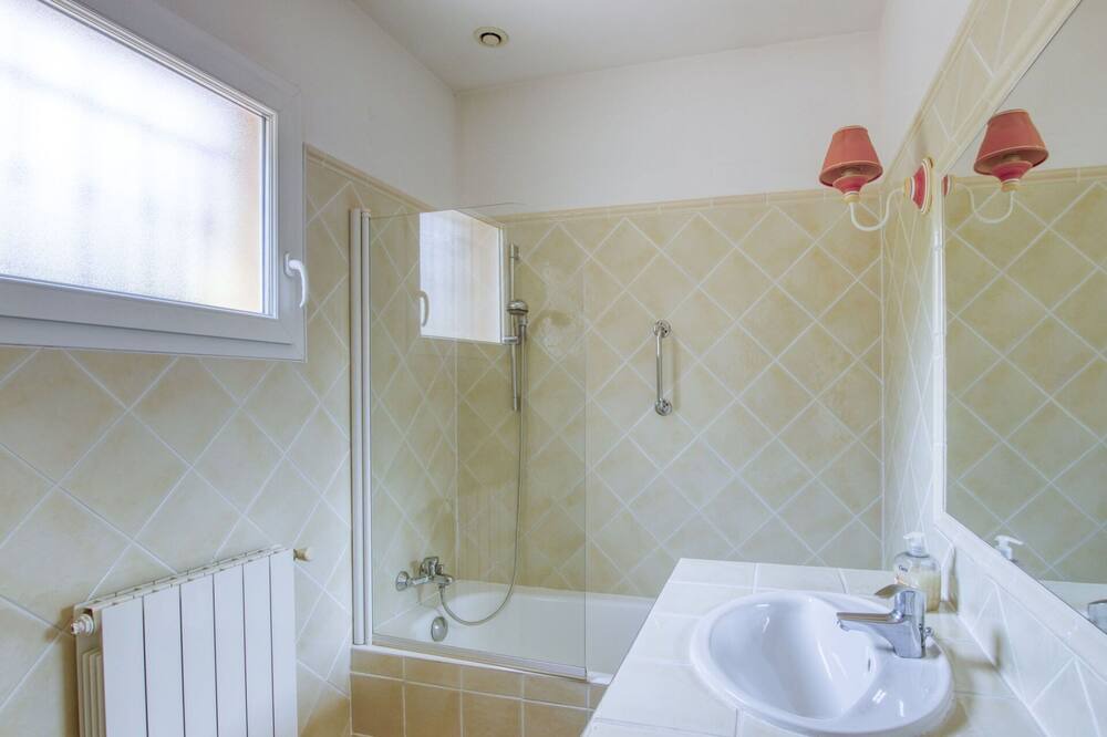 Photo of Bathroom in Les Lecques