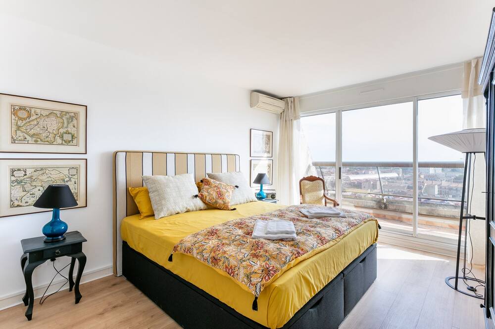 Photo of Bedroom in Comedie