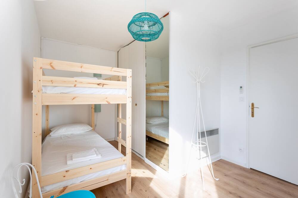 Photo of Bedroom in Comedie