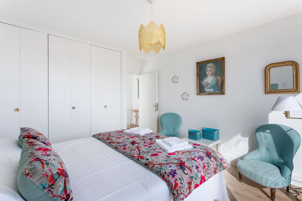 Photo of Bedroom in Comedie