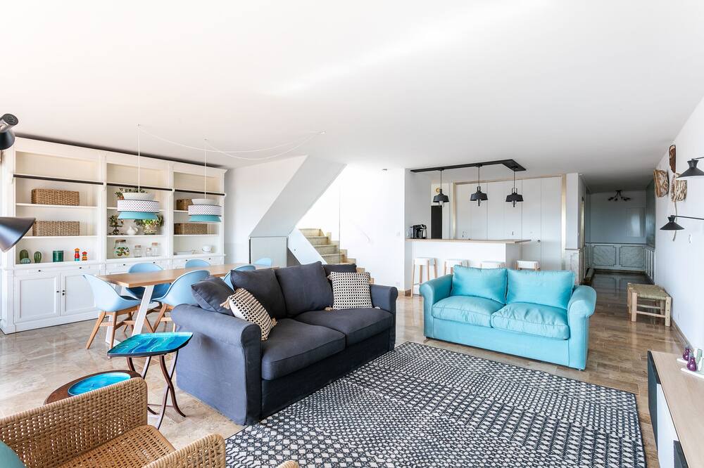 Photo of Livingroom in Comedie