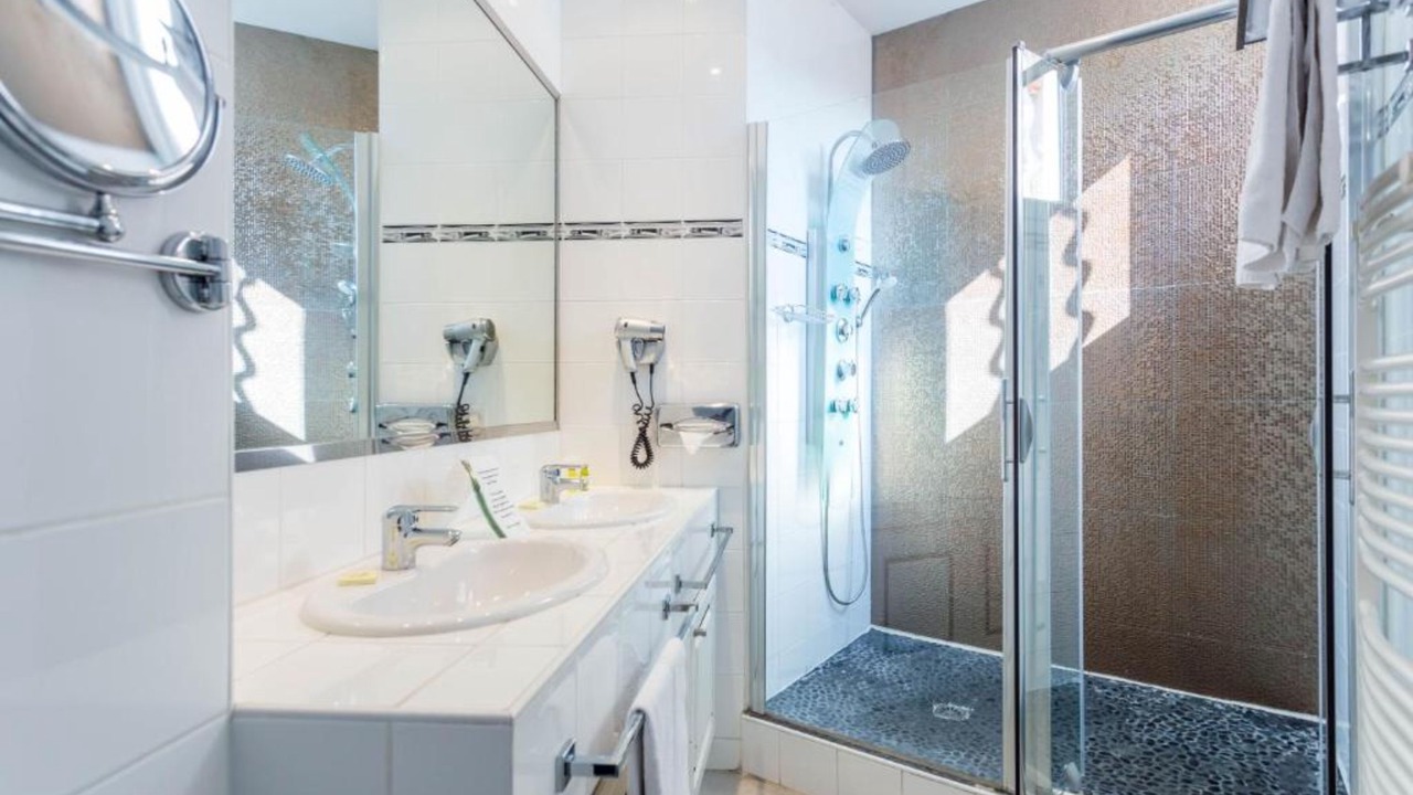 Photo of Bathroom in Guerrevieille