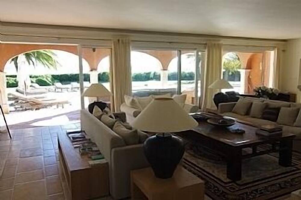 Photo of Livingroom in Guerrevieille