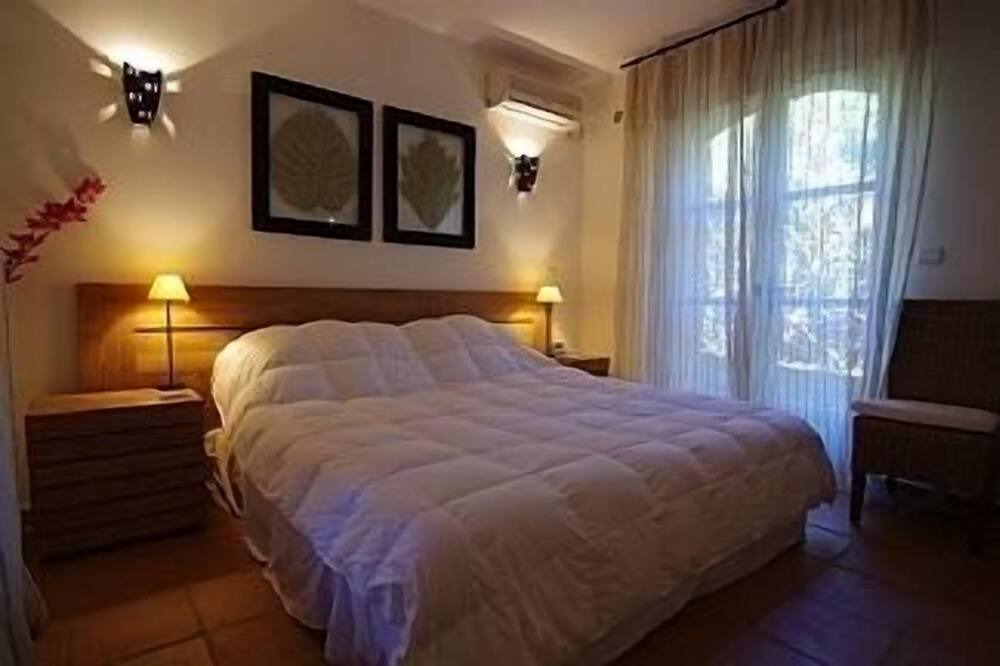 Photo of Bedroom in Guerrevieille