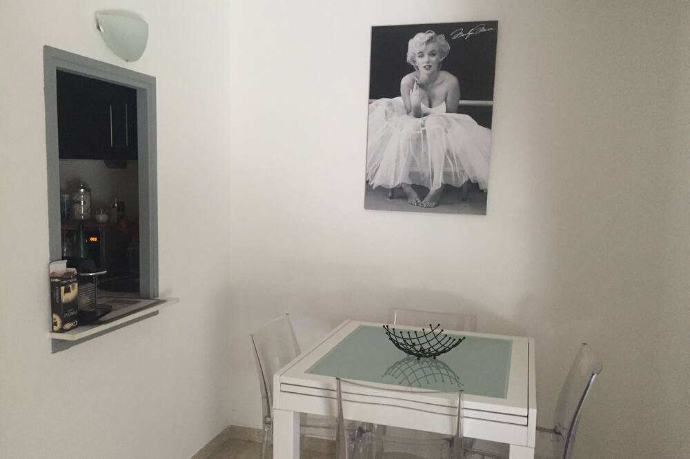 Photo of Kitchen in California - Pezou