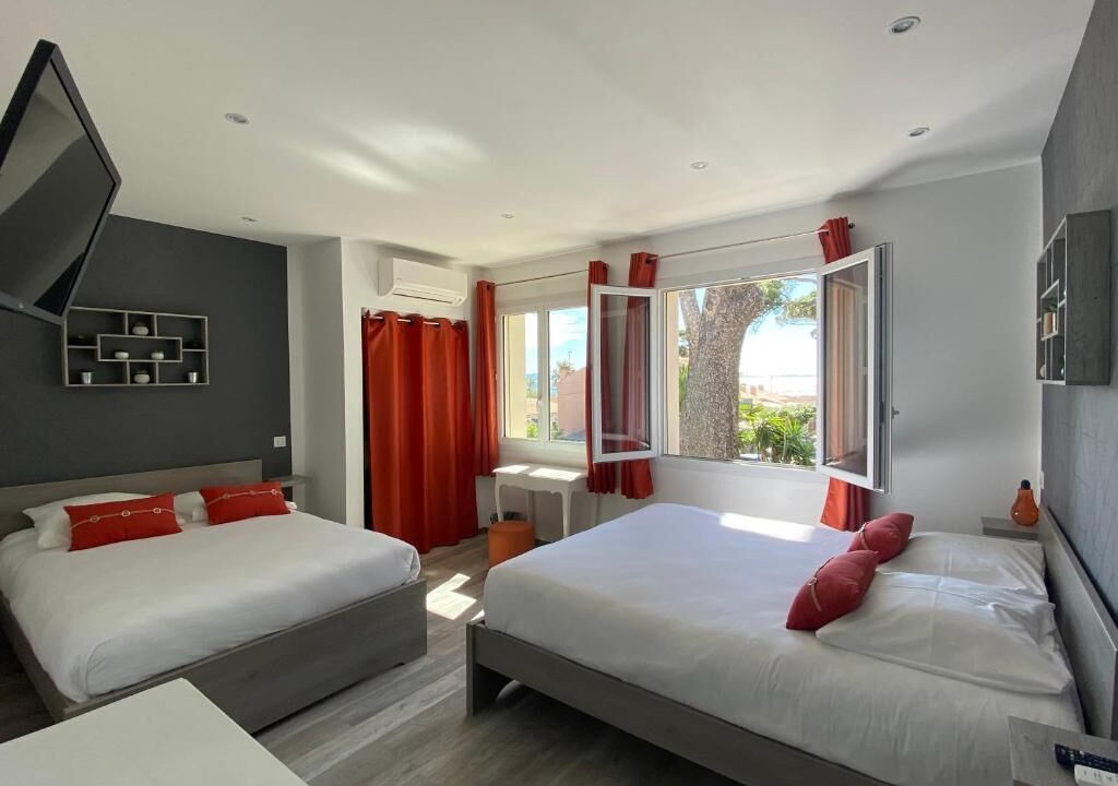 Photo of Bedroom in Hyeres
