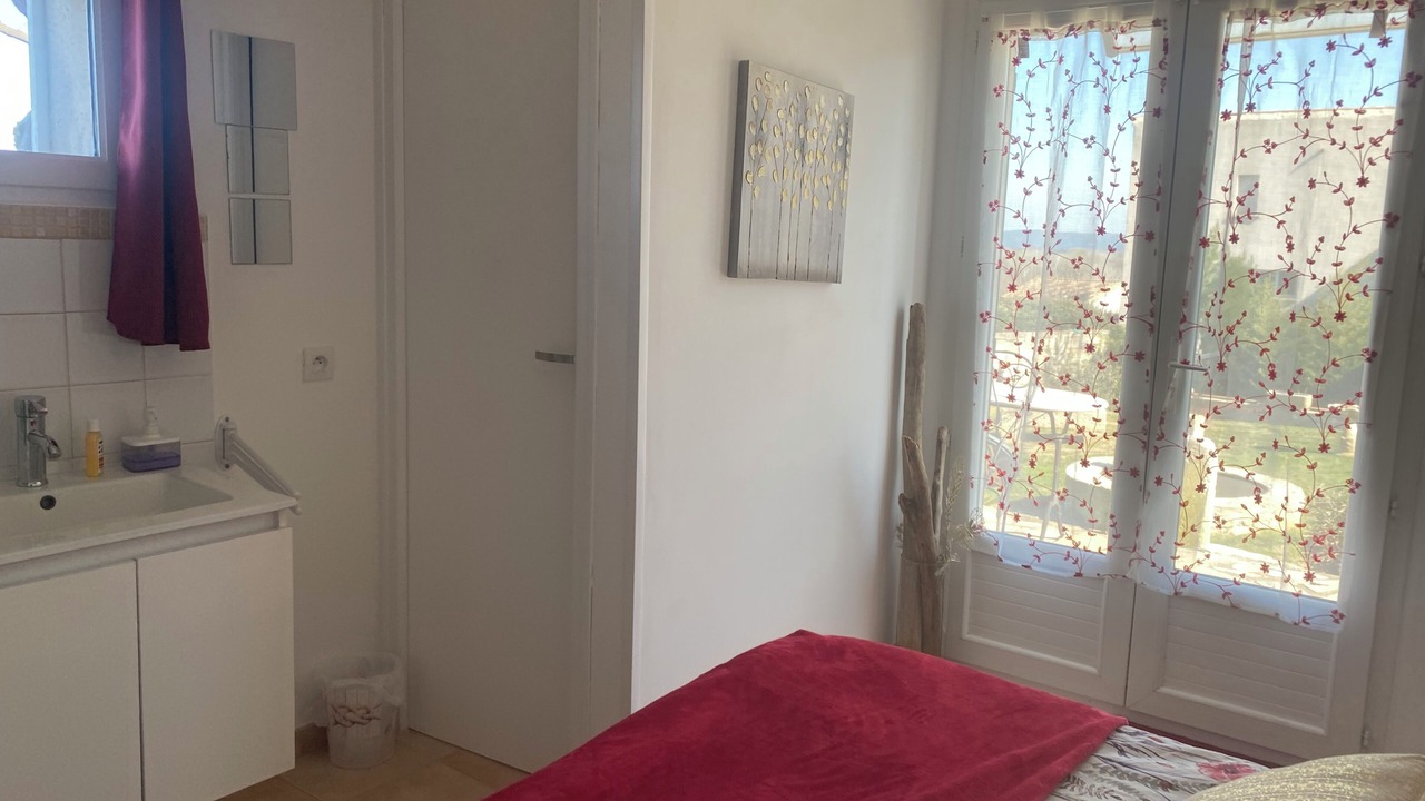 Photo of Bedroom in Comps