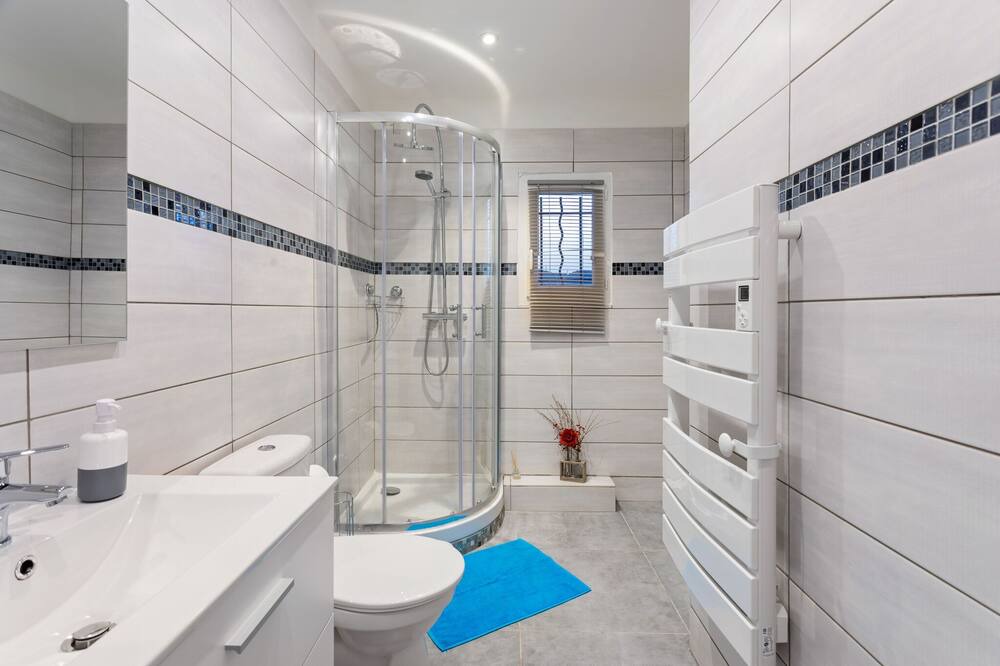 Photo of Bathroom in Drap