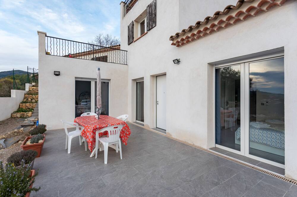 Photo of Patio Balcony in Drap