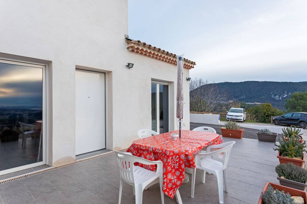 Photo of Patio Balcony in Drap