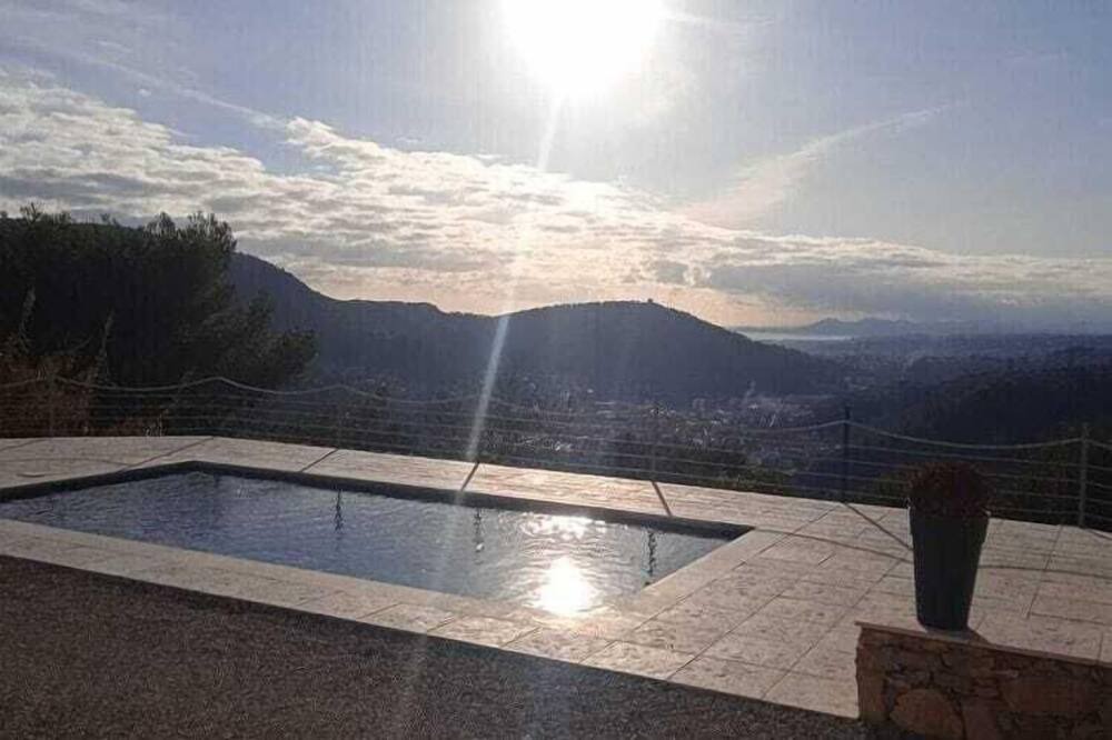 Photo of Outdoor in Drap