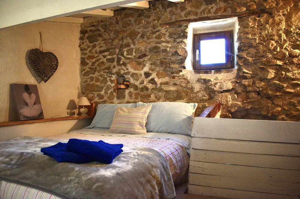 Photo of Bedroom in Saint-Pierre-des-Champs