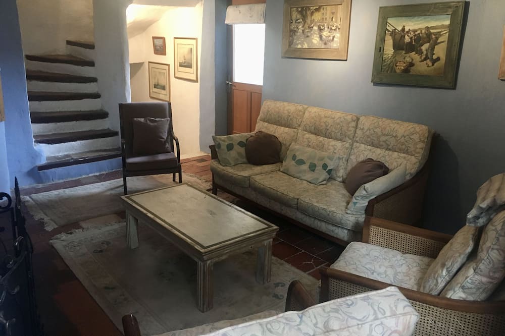 Photo of Livingroom in Saint-Pierre-des-Champs