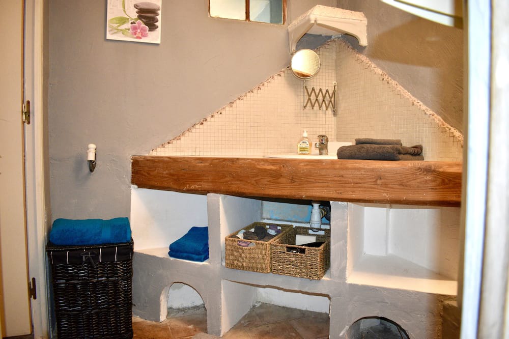 Photo of Kitchen in Saint-Pierre-des-Champs