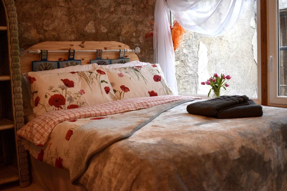 Photo of Bedroom in Saint-Pierre-des-Champs