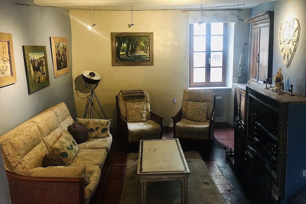Photo of Livingroom in Saint-Pierre-des-Champs