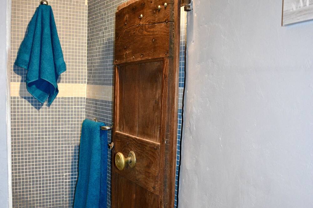 Photo of Bathroom in Saint-Pierre-des-Champs
