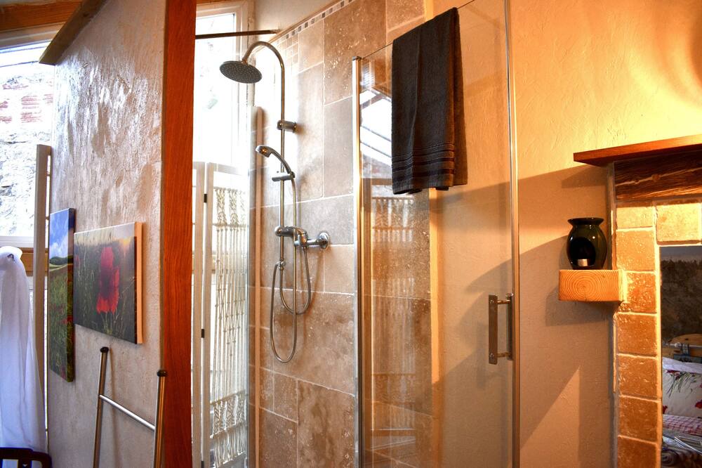 Photo of Bathroom in Saint-Pierre-des-Champs