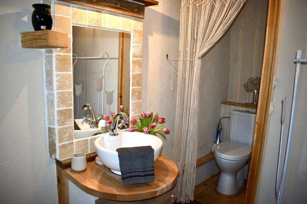 Photo of Bathroom in Saint-Pierre-des-Champs