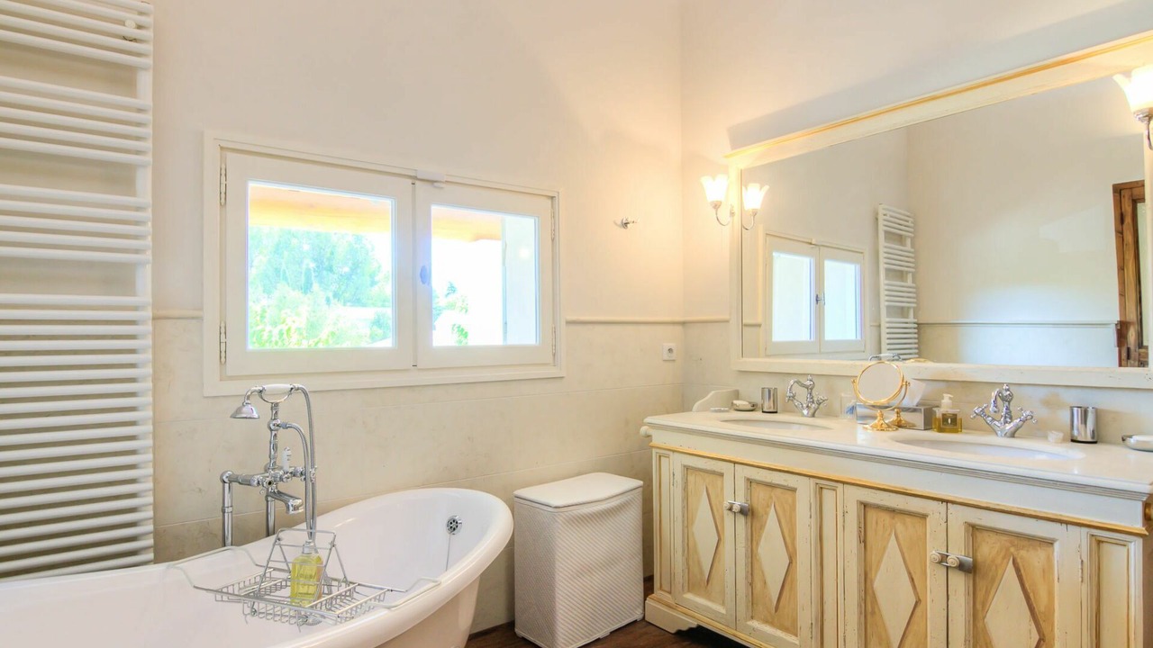Photo of Bathroom in St.-Remy-de-Provence