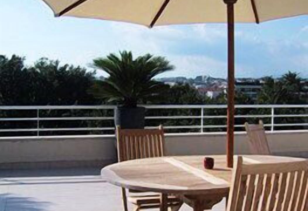 Photo of Patio Balcony in California - Pezou