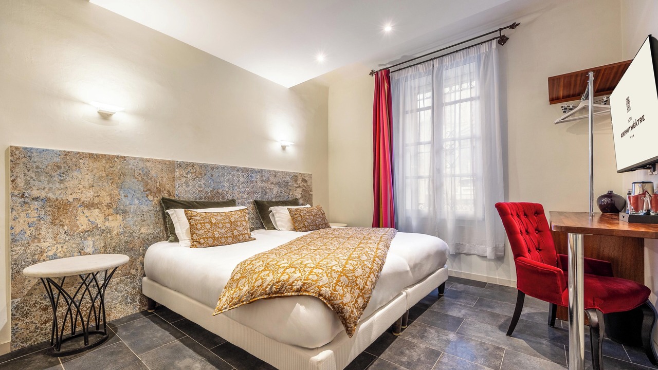 Photo of Bedroom in Arles City Centre