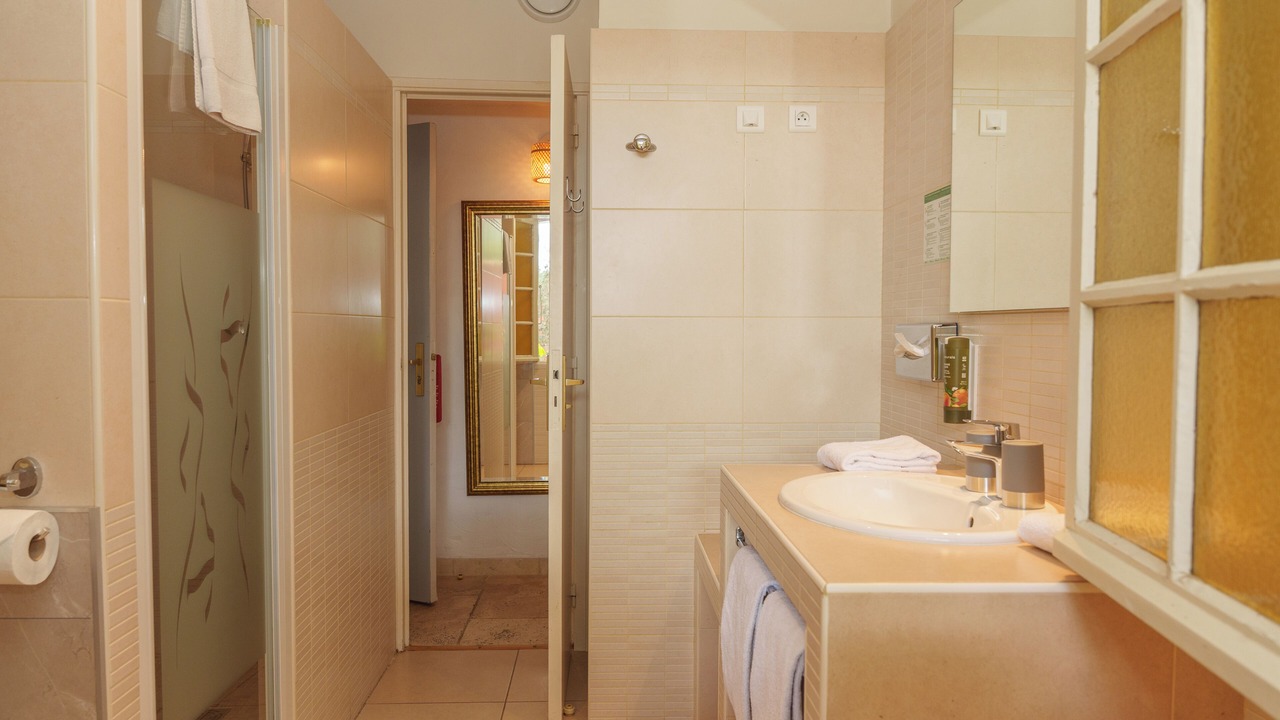 Photo of Bathroom in Maussane