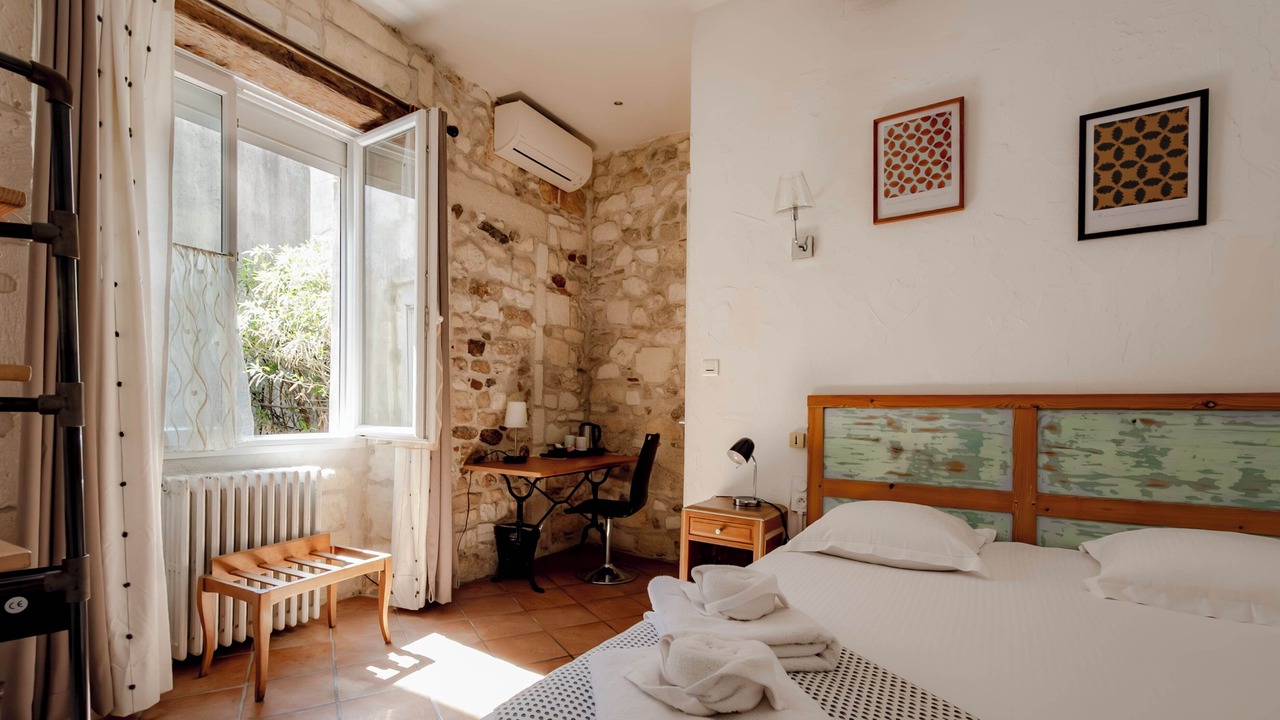 Photo of Bedroom in Arles City Centre