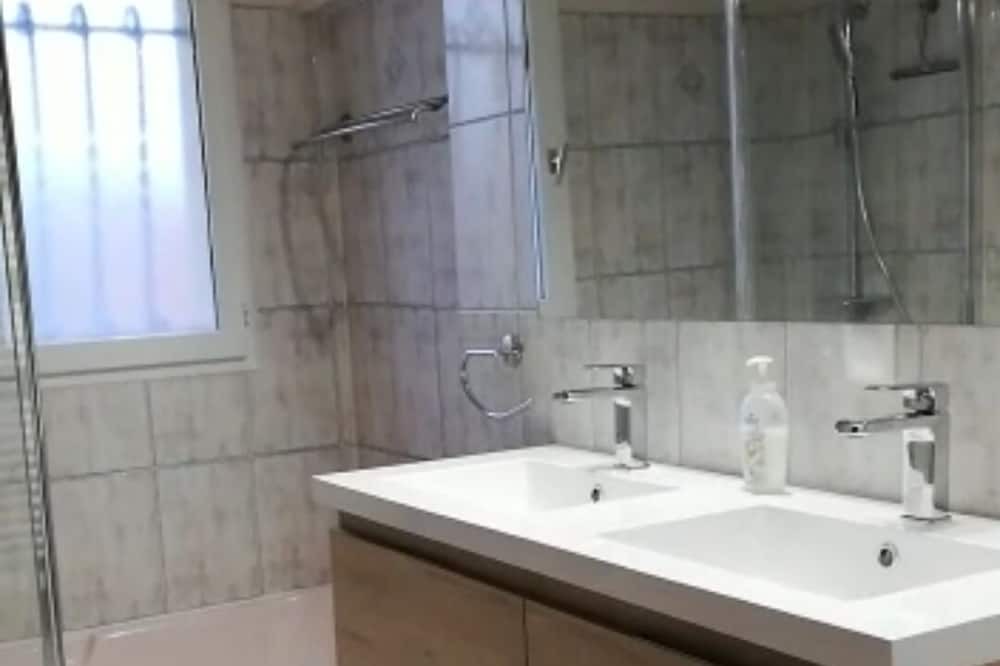 Photo of Bathroom in Alenya