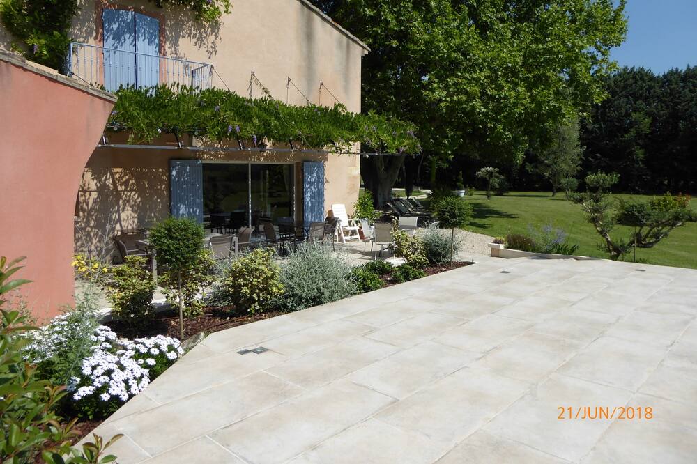 Photo of Outdoor in Saint-Andiol