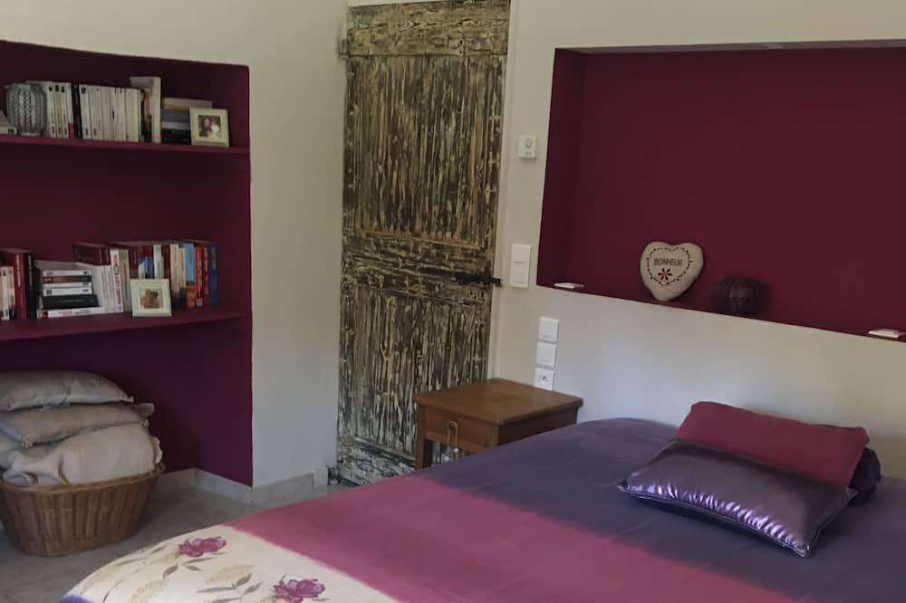 Photo of Bedroom in Saint-Andiol