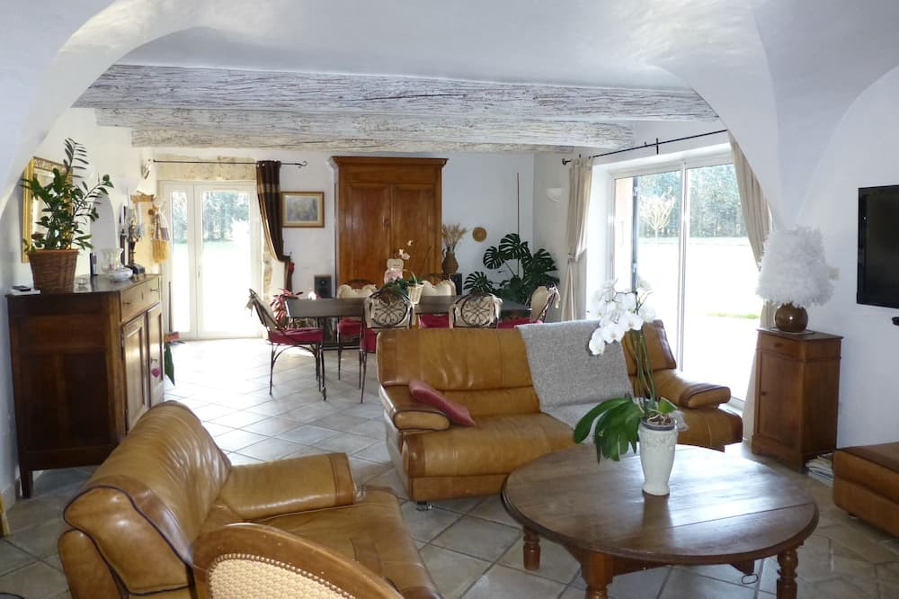 Photo of Livingroom in Saint-Andiol