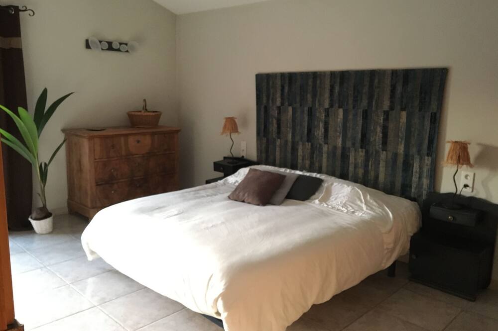 Photo of Bedroom in Saint-Andiol