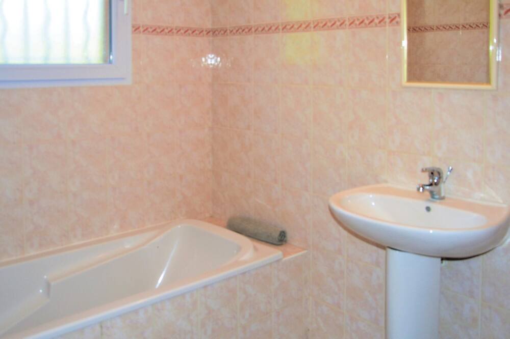 Photo of Bathroom in Cereste