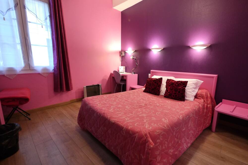 Photo of Bedroom in Comedie