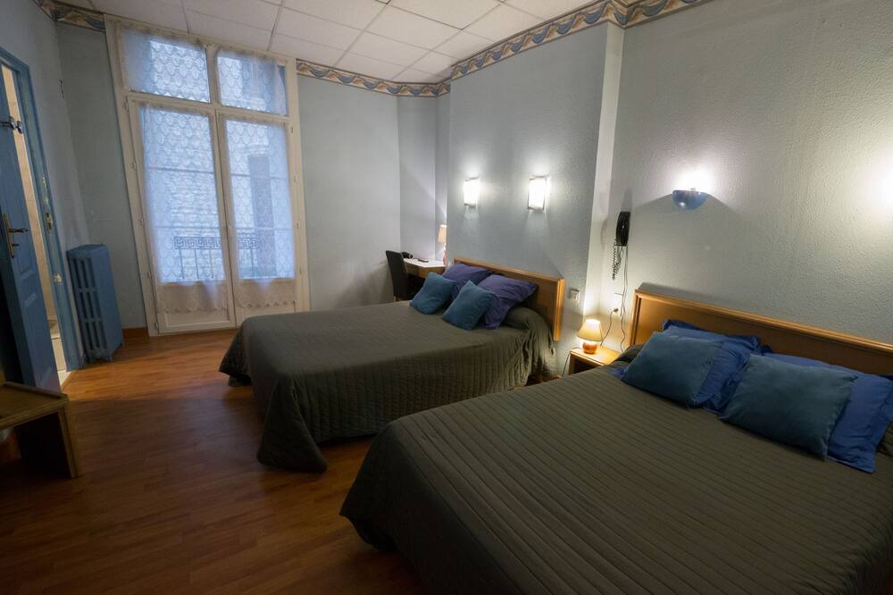 Photo of Bedroom in Comedie
