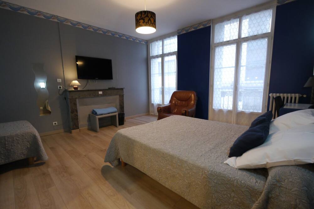 Photo of Bedroom in Comedie