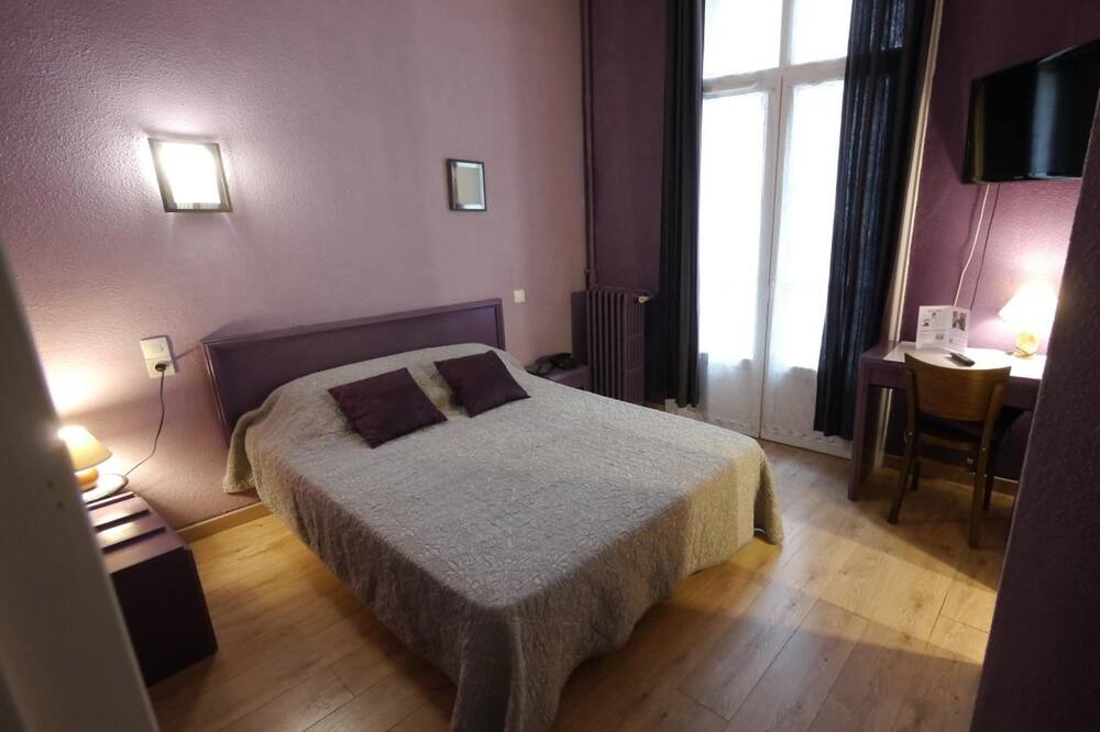 Photo of Bedroom in Comedie