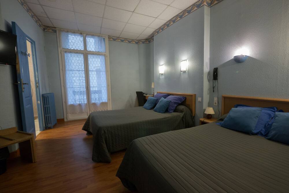 Photo of Bedroom in Comedie