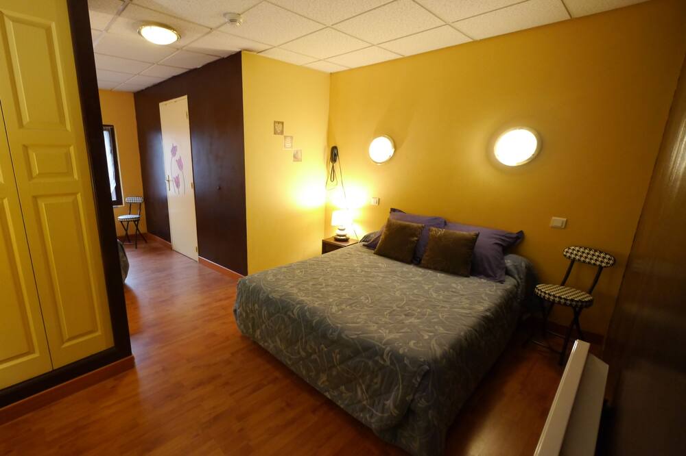 Photo of Bedroom in Comedie