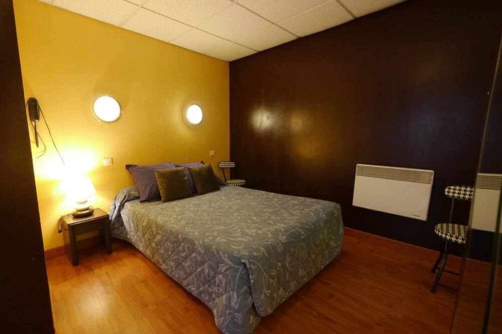 Photo of Bedroom in Comedie