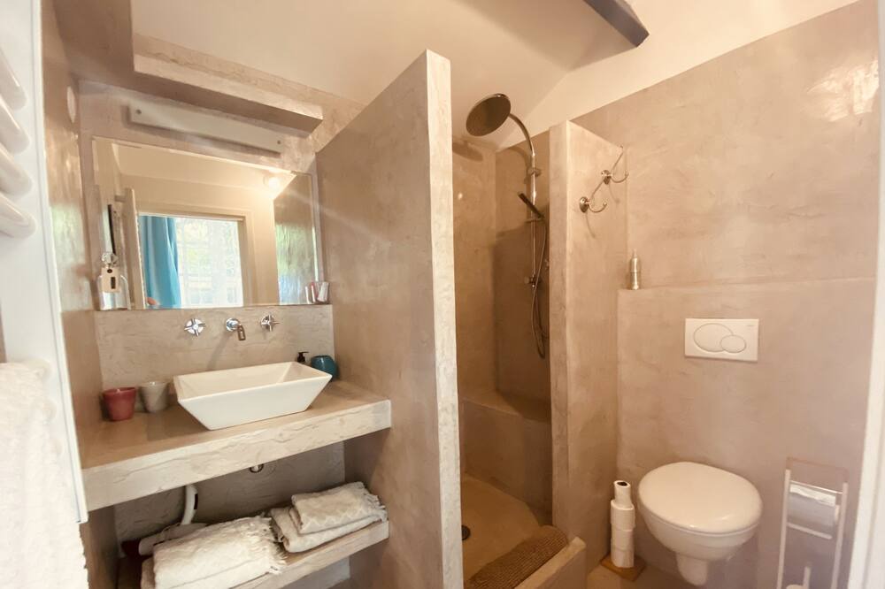 Photo of Bathroom in St.-Remy-de-Provence
